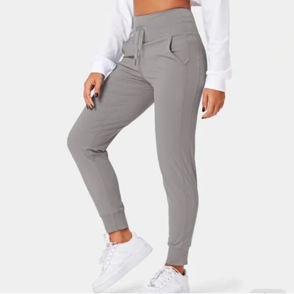 HALARA Pants - NWT Halara Cloudful Air High Waisted Drawstring Joggers in Gray Medium